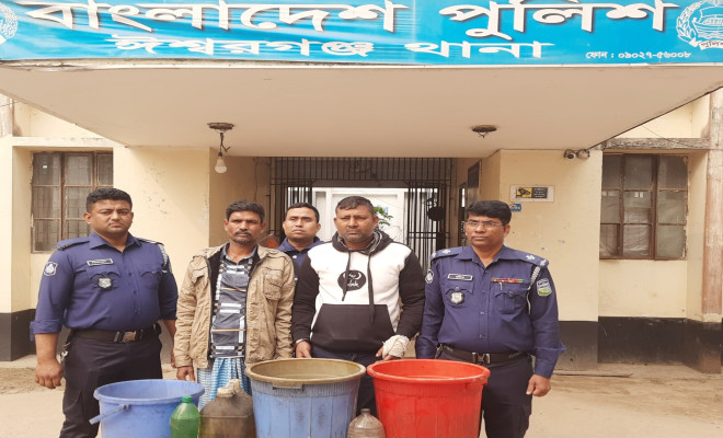 মাদক কারবারিদের পুলিশে দিলেন বিএনপির নেতা-কর্মীরা