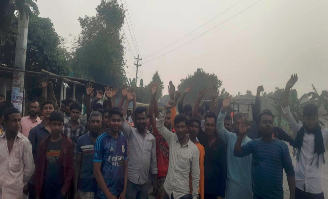 ঈশ্বরগঞ্জে মহাসড়কে চাঁদাবাজি বন্ধের দাবিতে বিক্ষোভ