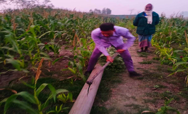 অবৈধ ভাবে বালু তোলায় প্লাস্টিকের পাইপ ও খননযন্ত্র ধ্বংস