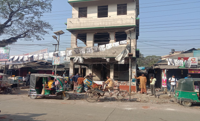 তারাকান্দায় আগাম ঘোষণা দিয়ে ভাঙা হল আ.লীগ অফিস