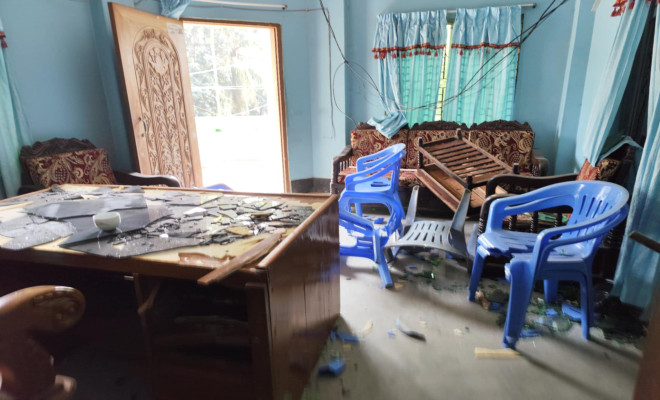 সাবেক প্রতিমন্ত্রী মুরাদ হাসানের বাড়ি ভাঙচুর ও অগ্নিসংযোগ
