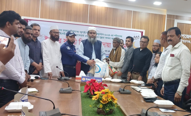 জুলাই বিপ্লবে শহীদ ও আহত পরিবারের মাঝে ইফতার সামগ্রী বিতরণ